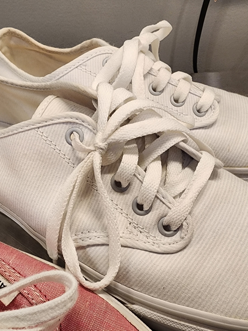 Vans 10 - Picture 2 of 9